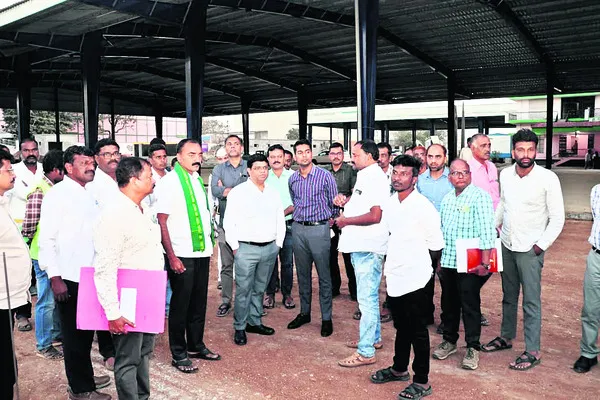 వచ్చేనెల 15నాటికి కొత్త మిర్చి యార్డు