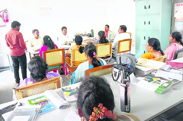 సీసీ కెమెరాల పర్యవేక్షణలోనే పరీక్షలు