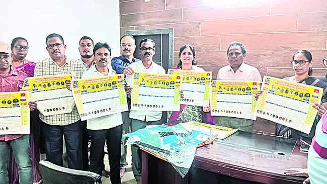 పీఆర్‌ ఉద్యోగుల క్యాలెండర్‌ ఆవిష్కరణ 