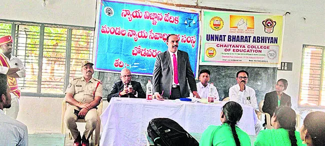 చట్టాలపై అవగాహన అవసరం 