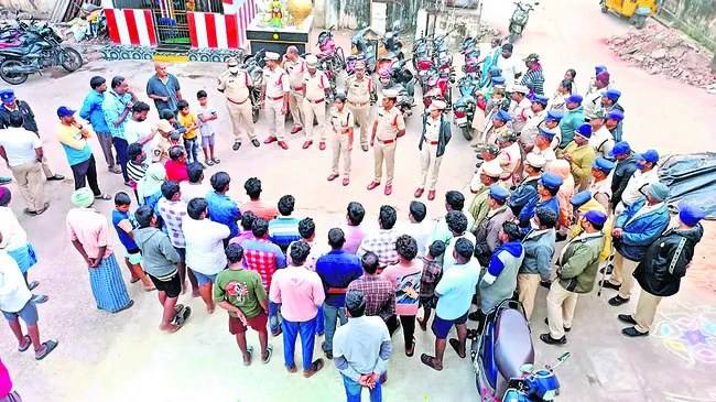 గూడూరులో కార్డన్‌ సెర్చ్‌ 