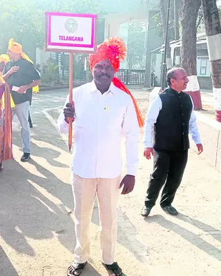 జాతీయ మహిళా సదస్సులో పాల్గొన్న తుమ్మడం సర్పంచ్‌