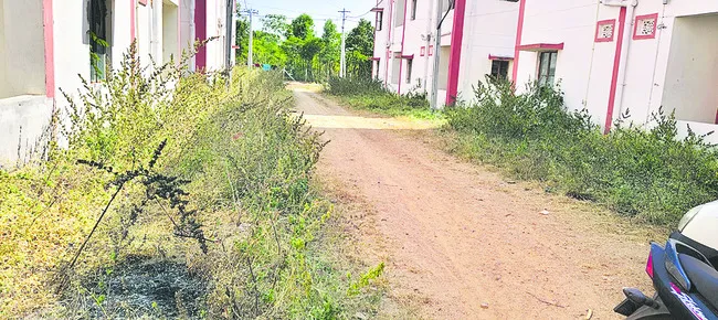 పేదల గోడు.. పెద్దలకు పట్టదా?