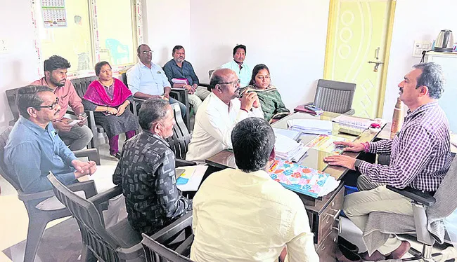 పుర ఎన్నికలకు ఏర్పాట్లు 