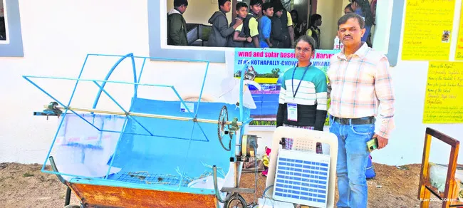 సోలార్‌ సిస్టంతో వరికోత యంత్రం
