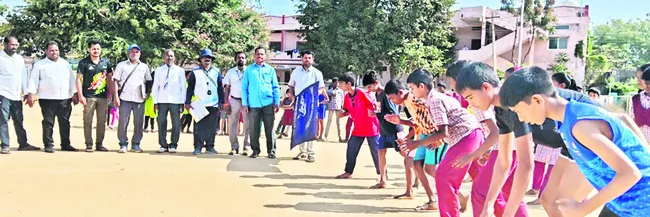 ఉత్సాహంగా జిల్లాస్థాయి అథ్లెటిక్స్‌ ఎంపికలు 