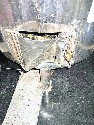 రెండు ఆలయాల్లో చోరీలు   