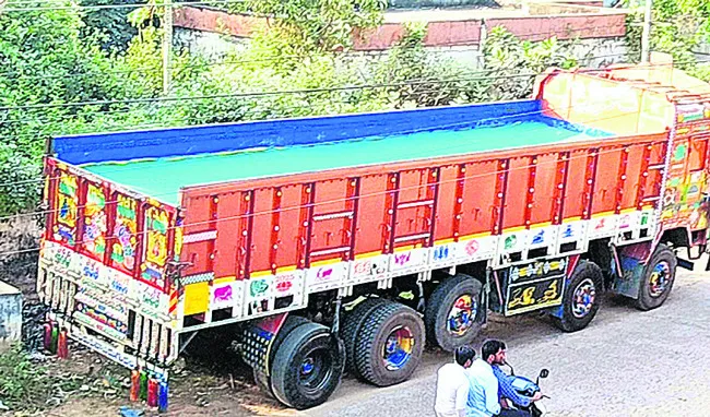 పశువుల అక్రమ రవాణా అడ్డగింత 