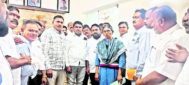 పాలకుర్తిలో కాంగ్రెస్‌ పార్టీని కాపాడండి