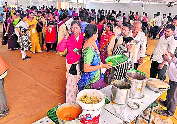 ‘సరస్‌’లో ఆకలి కేకలు 