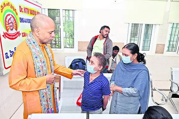 చిన్నపిల్లల ఆస్పత్రి భవనాన్ని త్వరగా పూర్తి చేయాలి