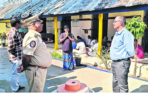 సబ్‌జైల్‌ తనిఖీ