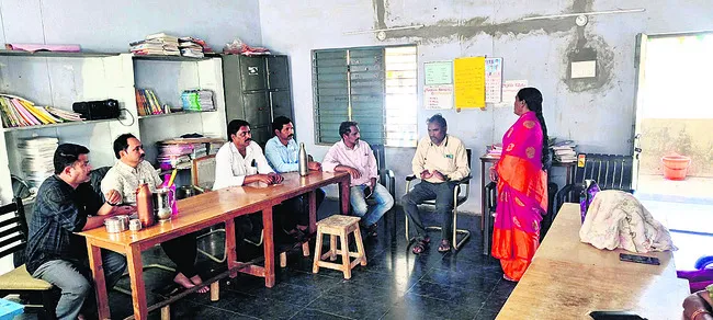 మధ్యాహ్న భోజన వర్కర్‌ చేతివాటం..