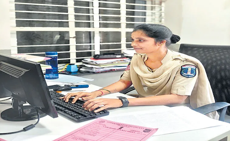 Dundigal Police Station woman head constable Swaroopa filing charge sheets entirely in Telugu3