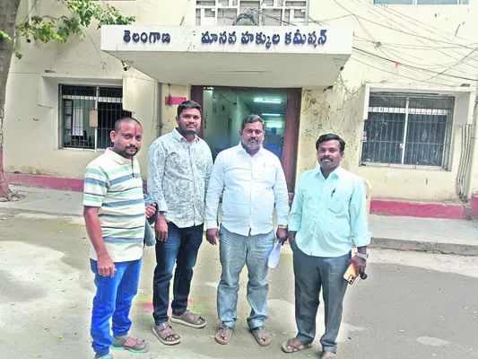 పోలీసుల నిర్లక్ష్యంపై హెచ్‌ఆర్సీకి ఫిర్యాదు