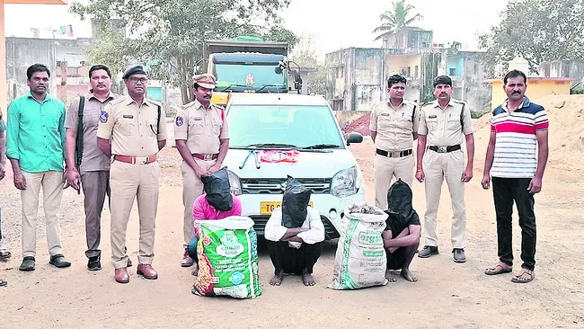 కాపర్‌ తీగ దొంగల అరెస్టు