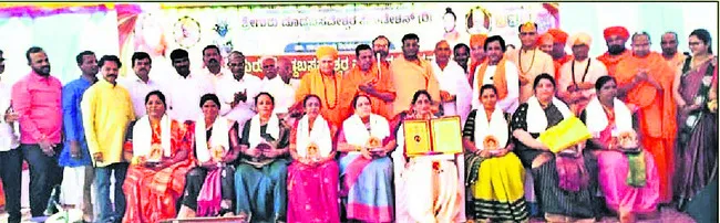 దంపతులు కలసిమెలసి జీవించాలి 