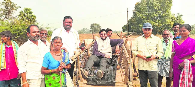 ఎడ్లబండిపై వెళ్లి సబ్‌ కలెక్టర్‌ పరిశీలన

