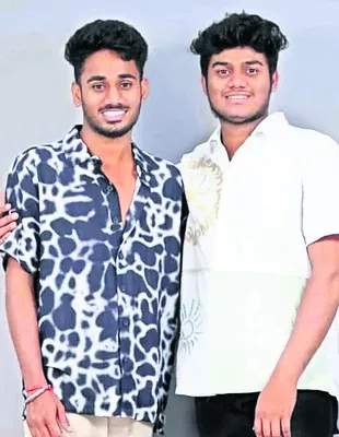 రోడ్డు ప్రమాదంలో ఇద్దరు స్నేహితులు మృతి