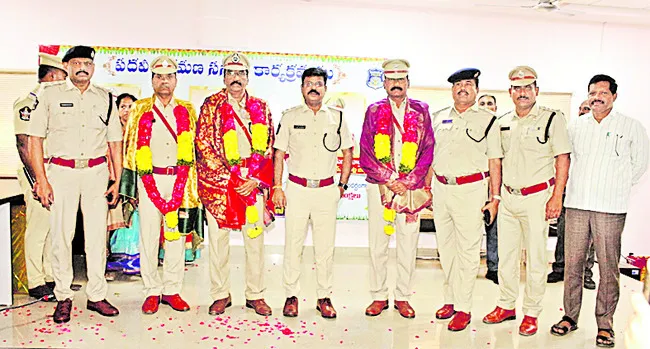 ఉద్యోగ విరమణ చేసిన సిబ్బందికి సన్మానం 