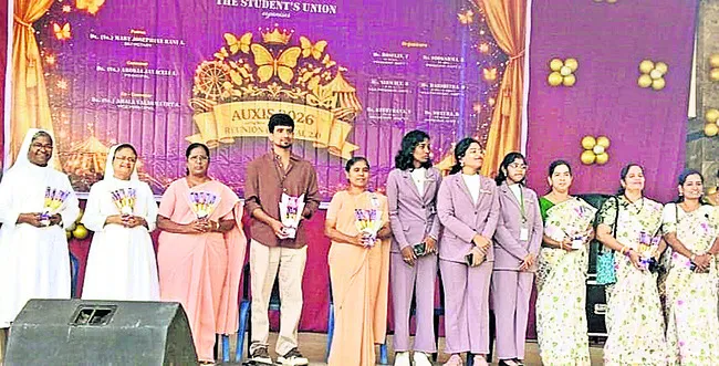 చిన్నప్పటి నుంచే సేవాభావాన్ని అలవరుచుకోవాలి 