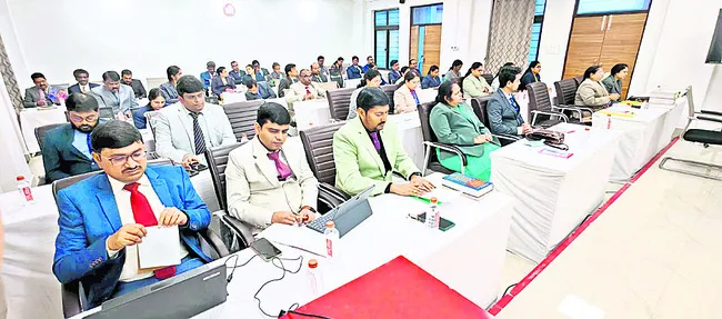 పెండింగ్‌ కేసుల పరిష్కారంపై దృష్టి 