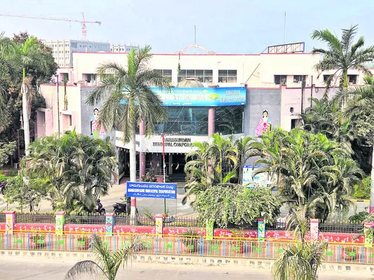 కార్పొరేషన్‌లో తగ్గిన నామినేషన్లు