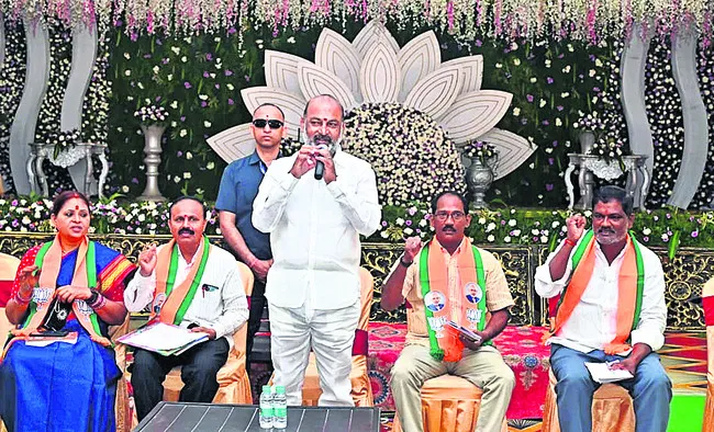 జిల్లాలో అన్ని మున్సిపాలిటీలూ బీజేపీవే