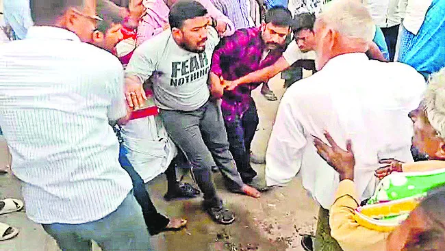 పిడుగురాళ్లలో ఖాకీచకం! 