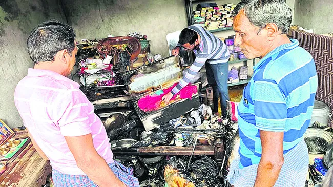 అగ్నిప్రమాదంలో  సామగ్రి దగ్ధం