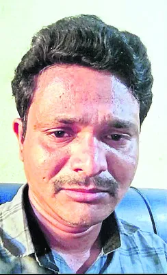 భార్య విడాకులు అడిగిందని భర్త ఆత్మహత్య