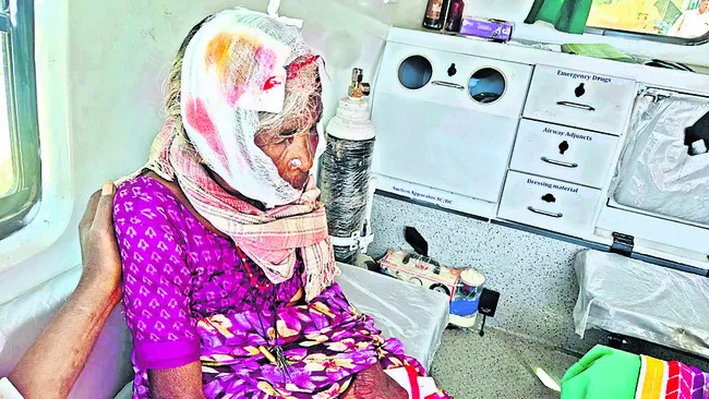 ఆటో బోల్తా.. ఆరుగురికి గాయాలు 