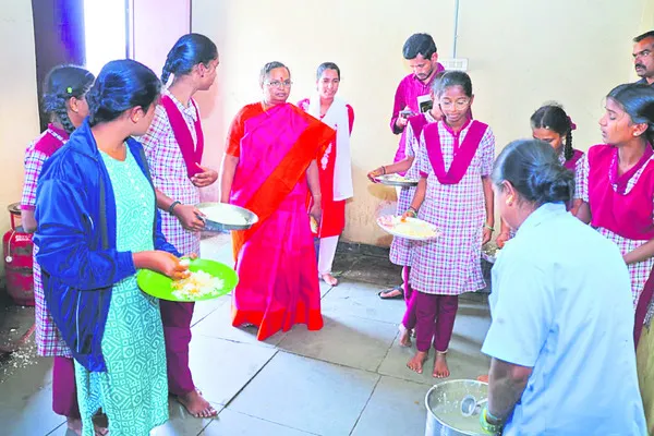 నిర్లక్ష్యంగా వ్యవహరిస్తే వేటు 