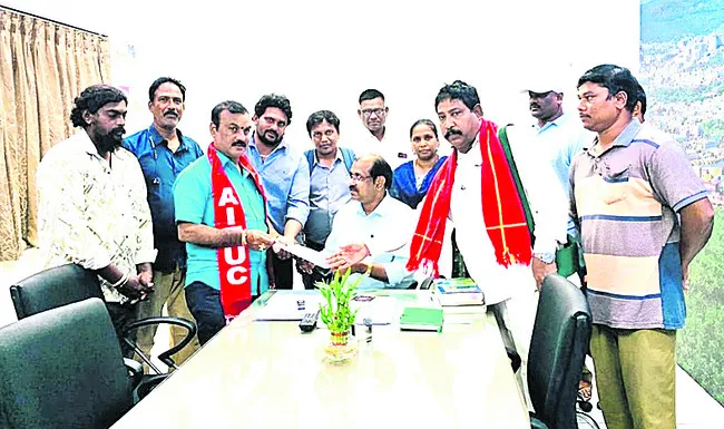 12న జీవీఎంసీ కాంట్రాక్ట్‌ కార్మికుల సమ్మె 