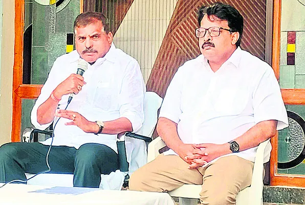 వేంకటేశ్వరస్వామిపై రాజకీయాలు తగవు 