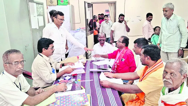 ప్రశాంత వాతావరణంలో ఎన్నికలు 