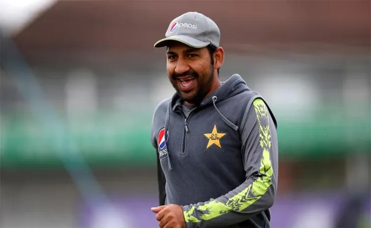 భారత్‌తో మ్యాచ్‌.. పాక్‌ హెడ్‌ కోచ్‌  ఘోర తప్పిదం