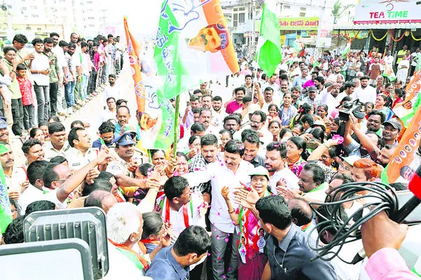 రోల్‌మోడల్‌గా తీర్చిదిద్దుతా