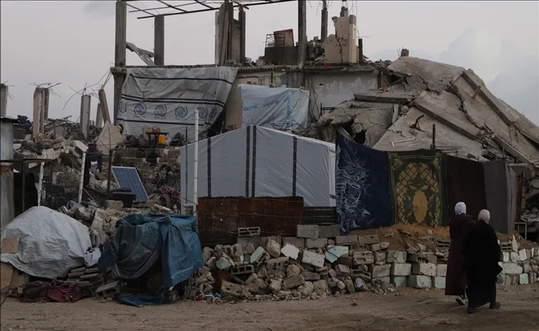 Israeli air strikes kill at least 31 Palestinians in Gaza