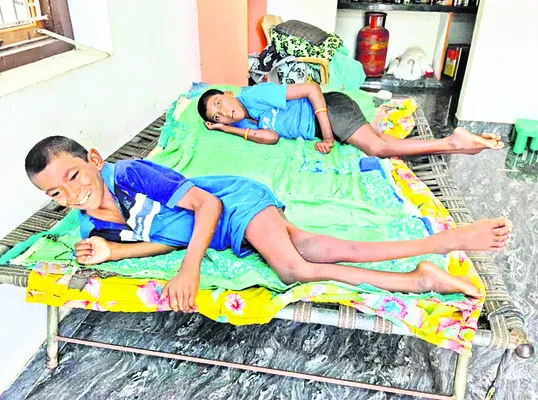 మాట్లాడలేరు.. మంచం దిగలేరు