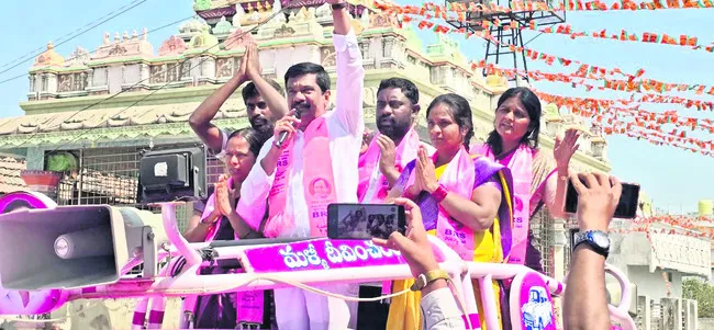 సీఎం బాటలోనే పీీసీసీ చీఫ్‌ అబద్ధాలు 