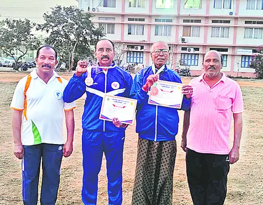 జాతీయస్థాయి మాస్టర్స్‌ అథ్లెటిక్స్‌లో పతకాలు 