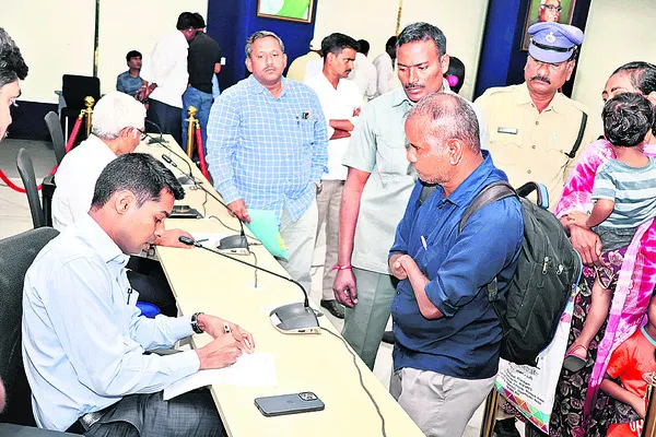 ఫిర్యాదులు సత్వరమే పరిష్కరించాలి
