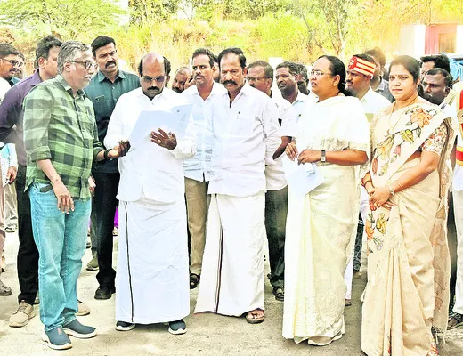 నిర్మాణ పనులను వేగవంతం చేయాలి 