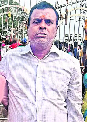 తల్లి పిండ ప్రదానం చేస్తూ..  కుమారుడు గల్లంతు
