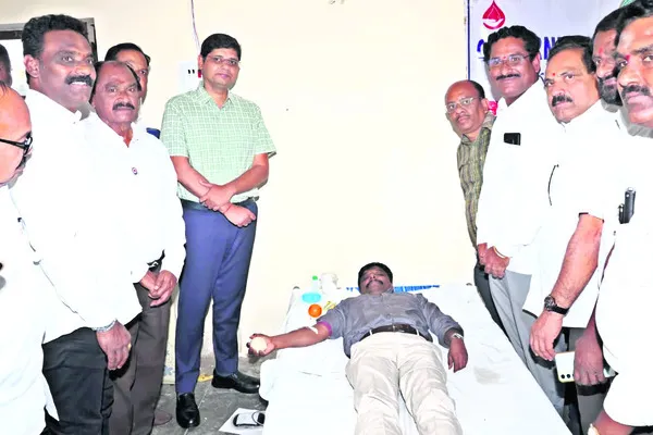 రక్తదానం ప్రాణదానంతో సమానం
