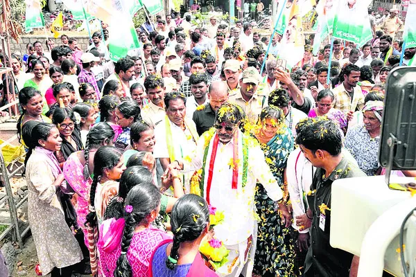 మోడల్‌ మున్సిపాలిటీగా తీర్చిదిద్దుతా..