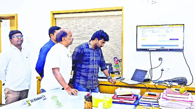ఎన్నికల సిబ్బందికి విధుల కేటాయింపు 