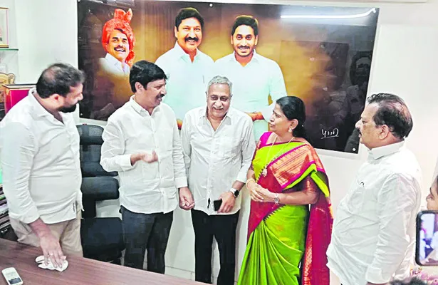జోగి రమేష్‌ ఇంటిపై దాడి అమానుష చర్య 