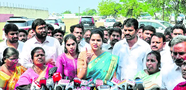 అక్రమ కేసులు తప్ప సక్రమ పాలనేదీ? 